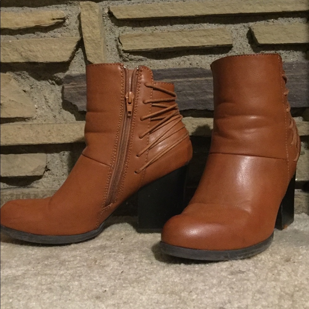 Rogue thick heeled ankle boots